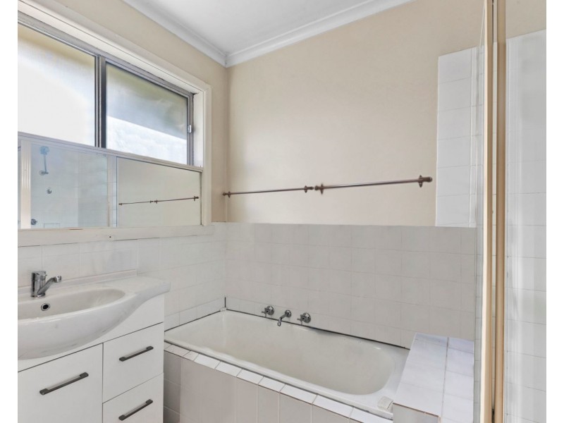 13 Cambridge Crescent, White Hills VIC 3550