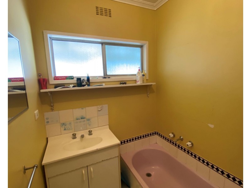 3 Thomas Street, Kangaroo Flat VIC 3555