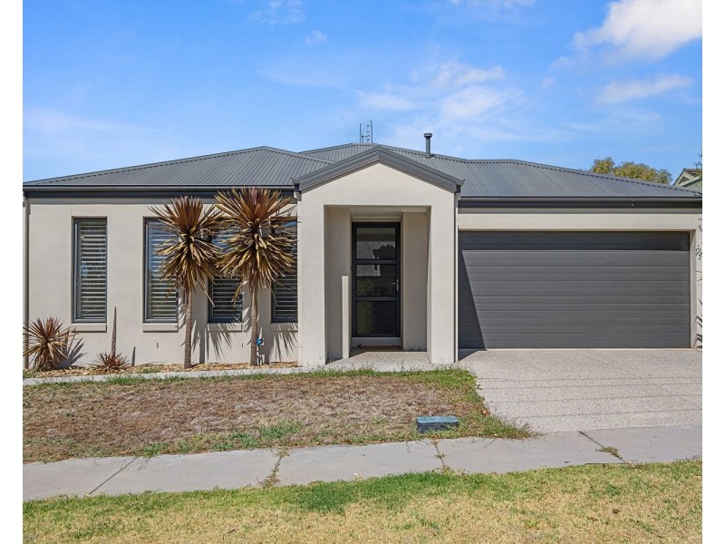 43 Marshall Crescent, Kennington VIC 3550