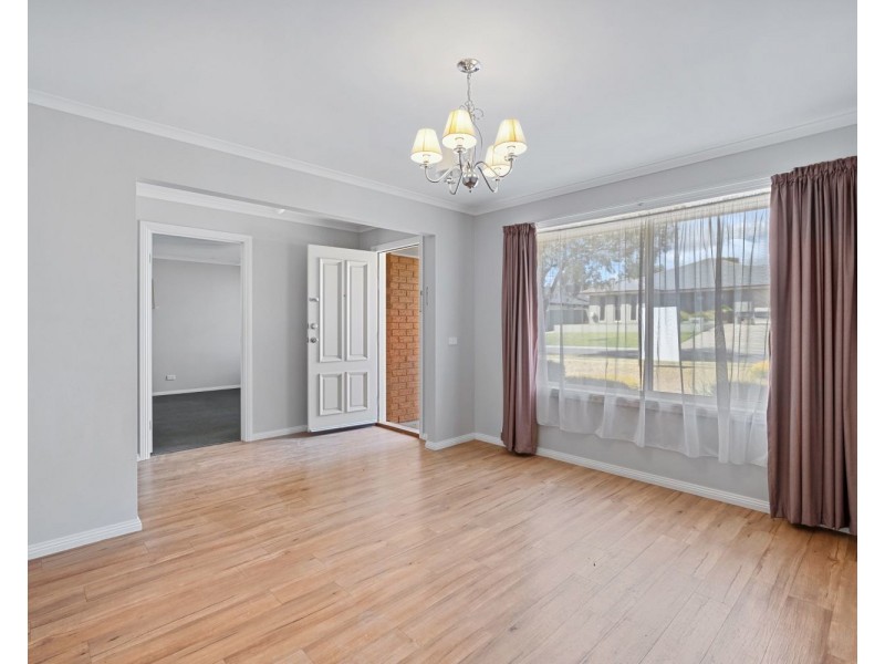 16 Irontree Close, Kangaroo Flat VIC 3555