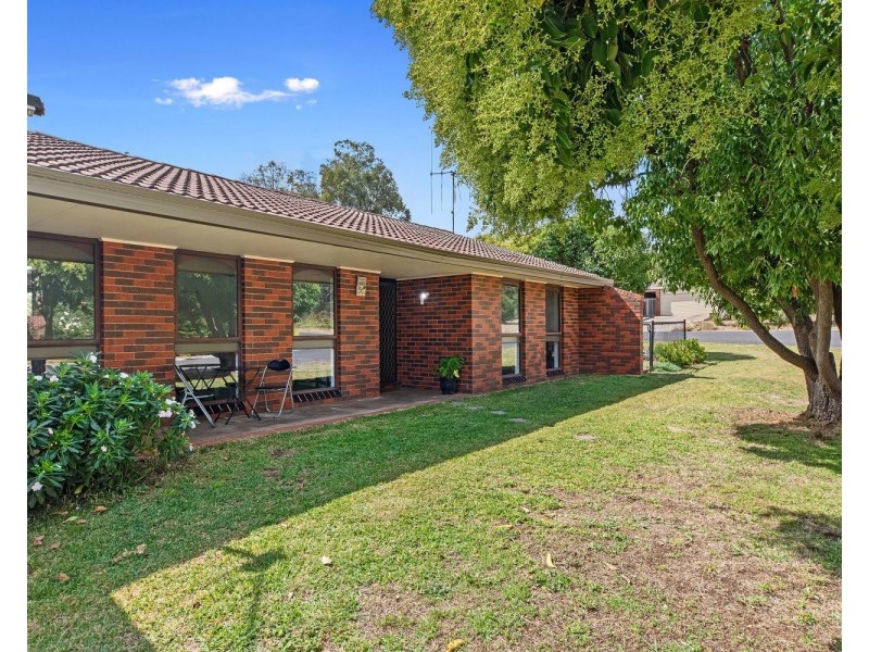 1/1 Nandina Court, Strathdale VIC 3550