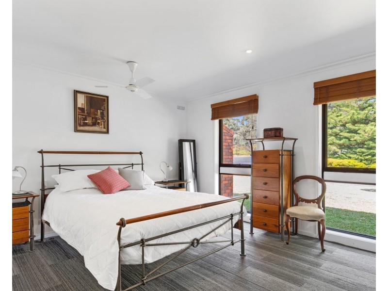 1/1 Nandina Court, Strathdale VIC 3550