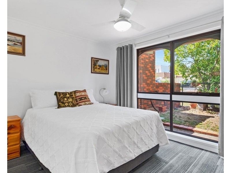 1/1 Nandina Court, Strathdale VIC 3550