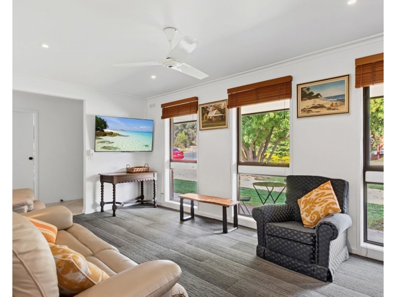 1/1 Nandina Court, Strathdale VIC 3550