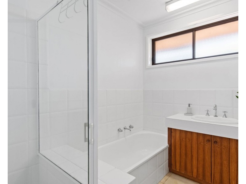 1/1 Nandina Court, Strathdale VIC 3550