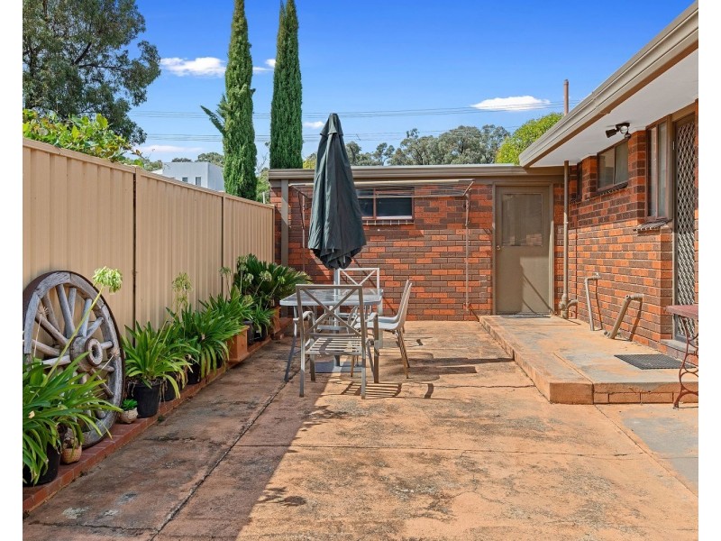 1/1 Nandina Court, Strathdale VIC 3550