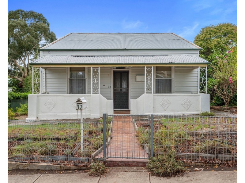 32 Quick Street, Long Gully VIC 3550