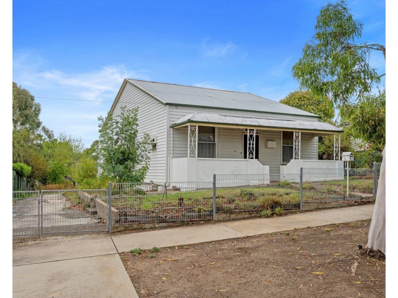 32 Quick Street, Long Gully VIC 3550