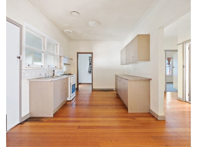 1 Peters Street, Long Gully VIC 3550