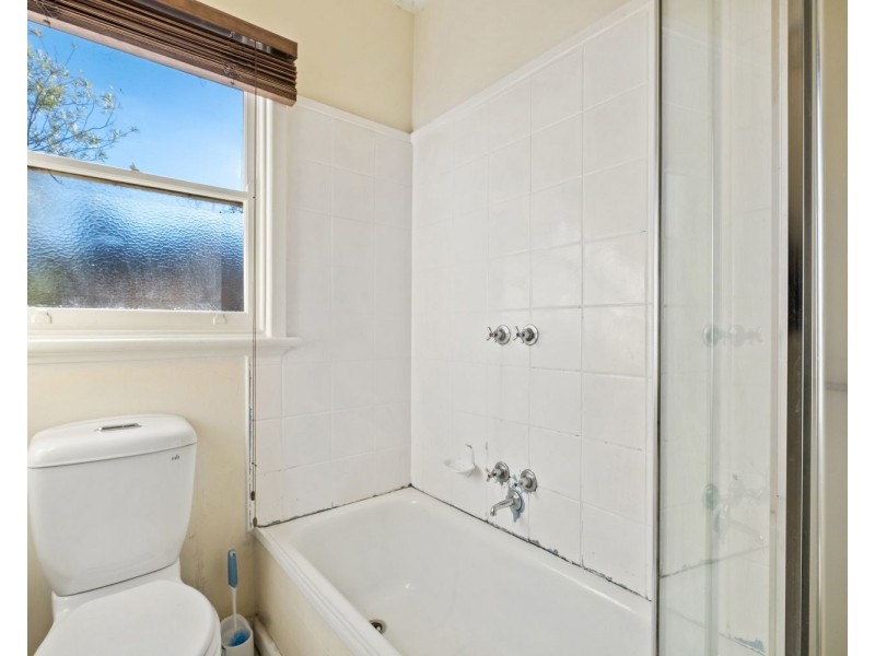 1 Peters Street, Long Gully VIC 3550
