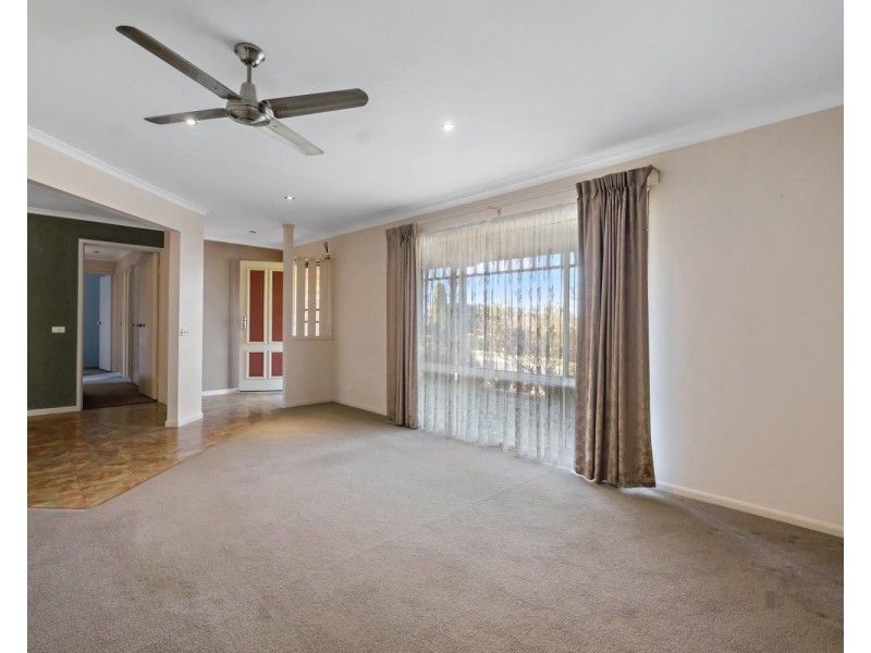 19 Lukin Crescent, Kangaroo Flat VIC 3555