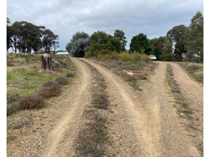 393 Crusoe Road, Lockwood VIC 3551