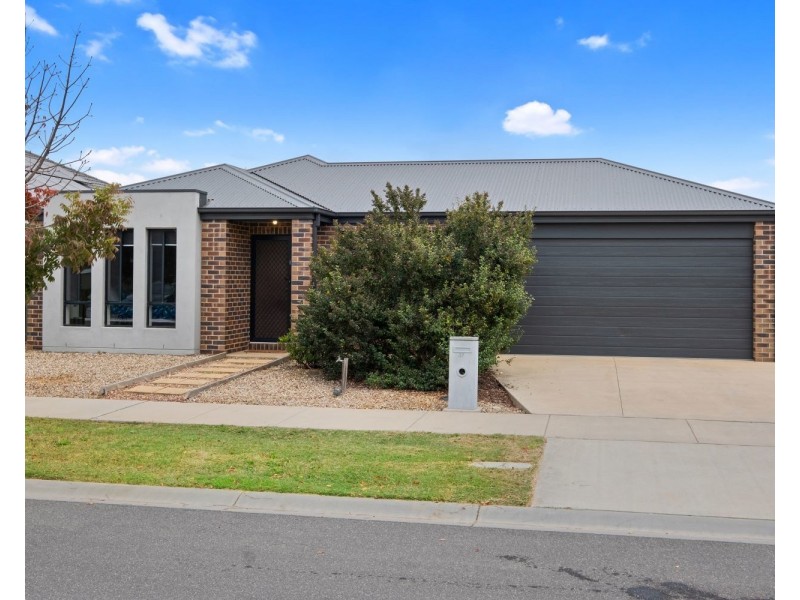 37 Cloverfields Crescent, Epsom VIC 3551