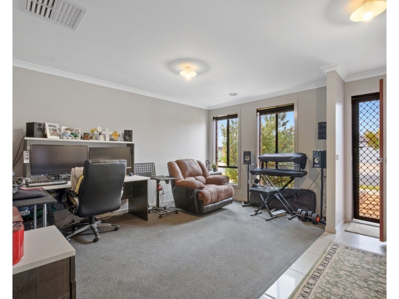 37 Cloverfields Crescent, Epsom VIC 3551