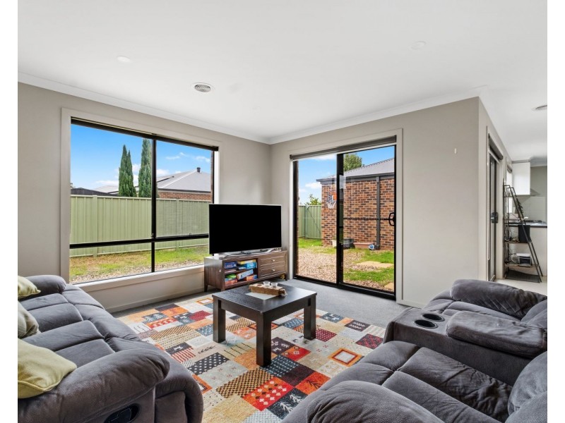 37 Cloverfields Crescent, Epsom VIC 3551