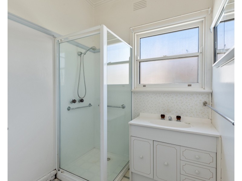 17 Olympic Parade, Kangaroo Flat VIC 3555
