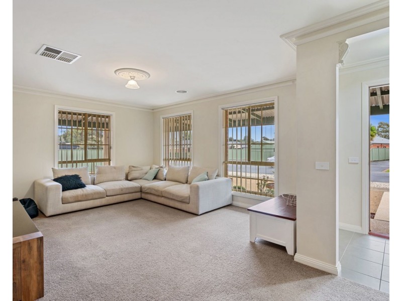 4 Lyndam Avenue, Maiden Gully VIC 3551