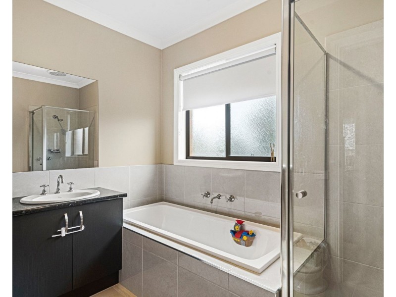 22 Klim Avenue, Kangaroo Flat VIC 3555