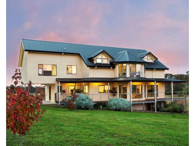 2 Roseneath Lane, Sedgwick VIC 3551