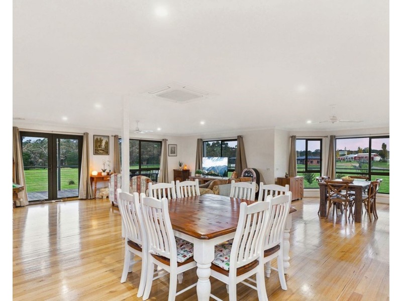 2 Roseneath Lane, Sedgwick VIC 3551