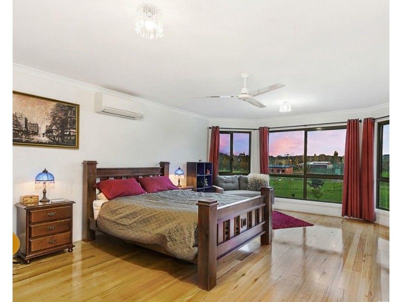 2 Roseneath Lane, Sedgwick VIC 3551