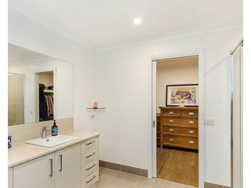 2 Roseneath Lane, Sedgwick VIC 3551