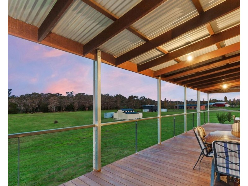 2 Roseneath Lane, Sedgwick VIC 3551