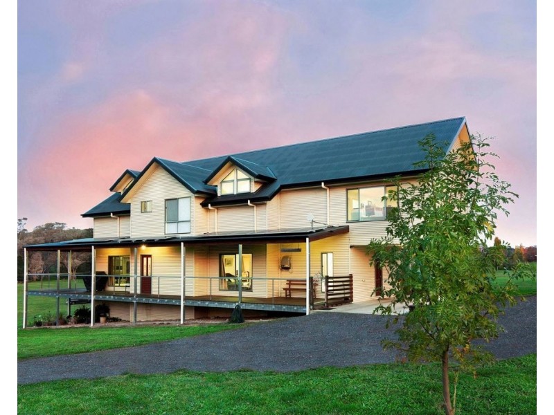 2 Roseneath Lane, Sedgwick VIC 3551