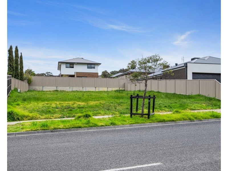 25 Kronk Street, Golden Square VIC 3555