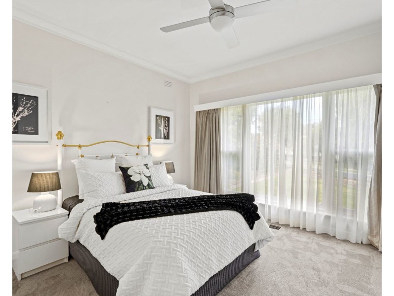 9 Leonard Avenue, Flora Hill VIC 3550