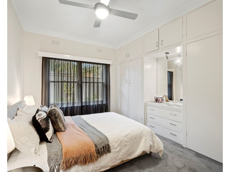 9 Leonard Avenue, Flora Hill VIC 3550