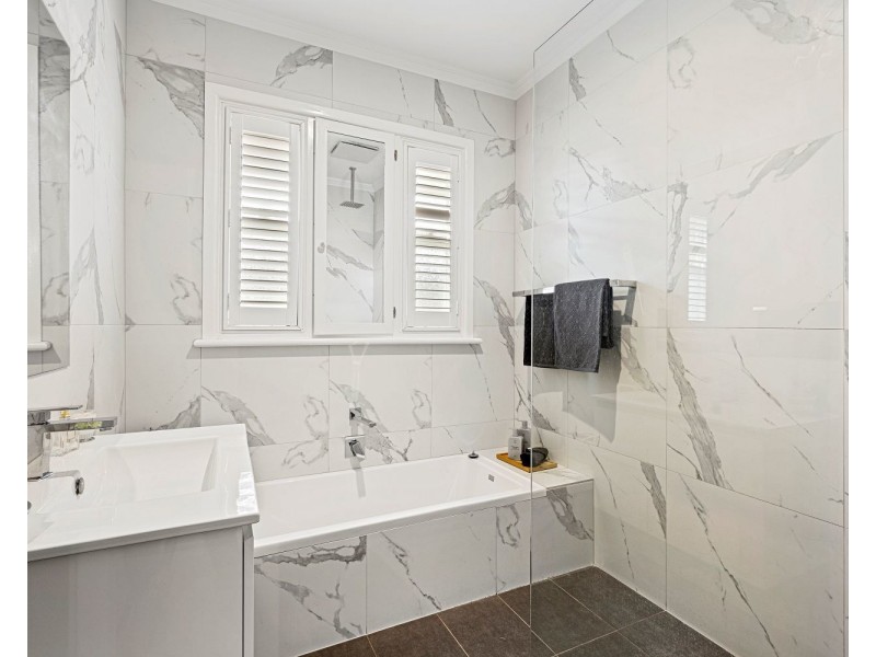 9 Leonard Avenue, Flora Hill VIC 3550