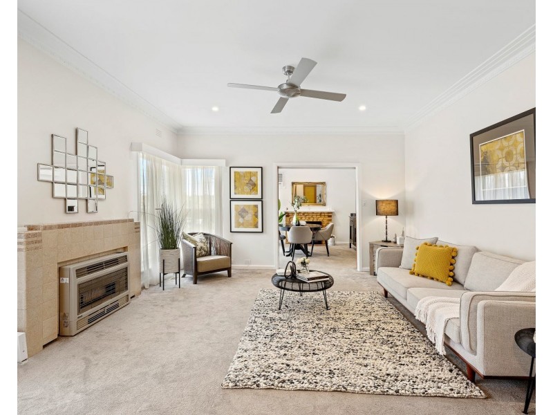 9 Leonard Avenue, Flora Hill VIC 3550