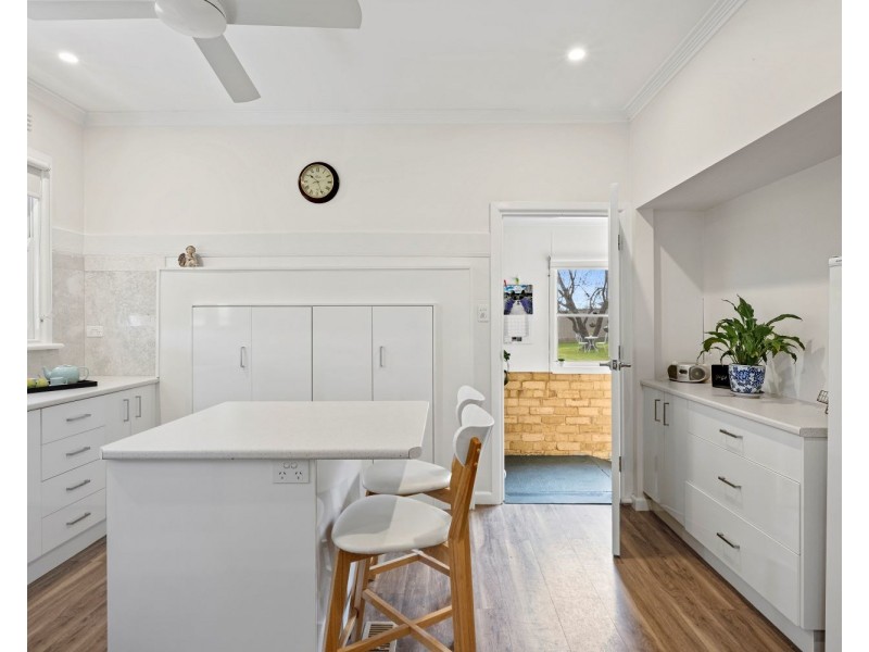 9 Leonard Avenue, Flora Hill VIC 3550