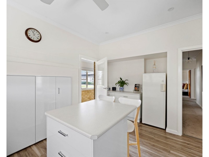 9 Leonard Avenue, Flora Hill VIC 3550