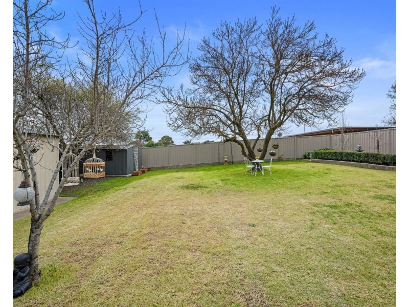 9 Leonard Avenue, Flora Hill VIC 3550