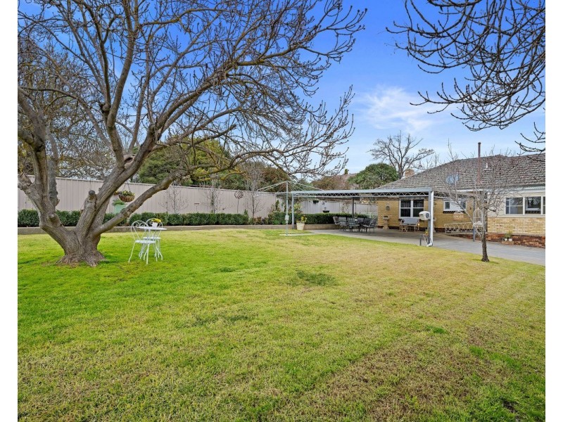 9 Leonard Avenue, Flora Hill VIC 3550