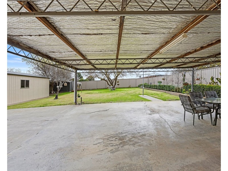 9 Leonard Avenue, Flora Hill VIC 3550