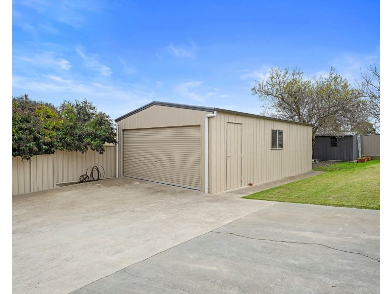 9 Leonard Avenue, Flora Hill VIC 3550