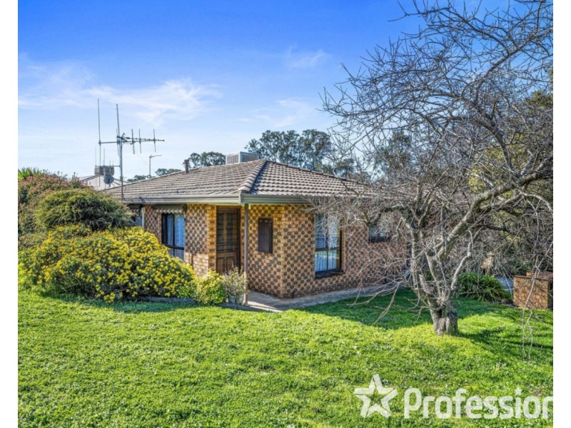 1/2 Julie Court, Kangaroo Flat VIC 3555