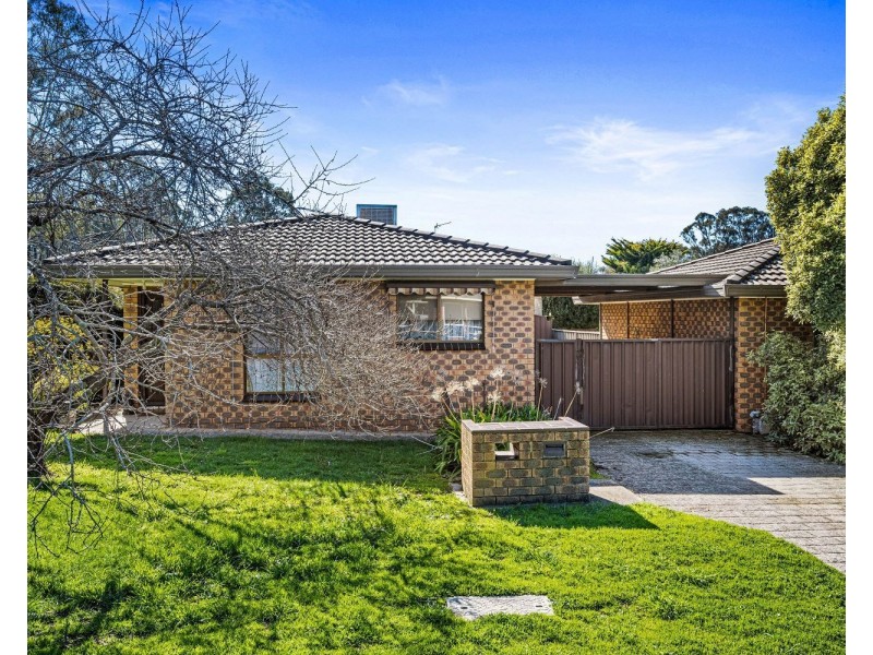 1/2 Julie Court, Kangaroo Flat VIC 3555