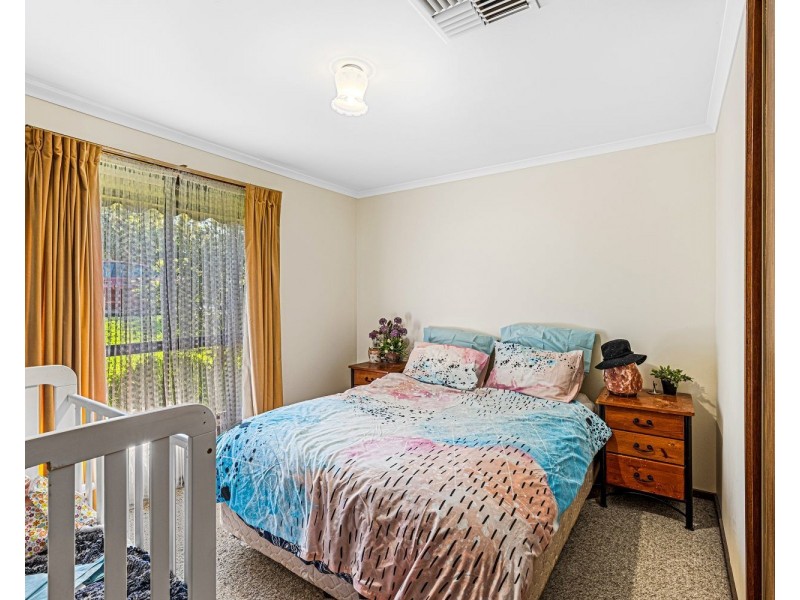 1/2 Julie Court, Kangaroo Flat VIC 3555
