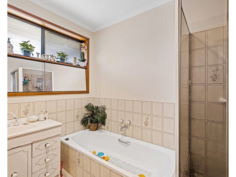 1/2 Julie Court, Kangaroo Flat VIC 3555