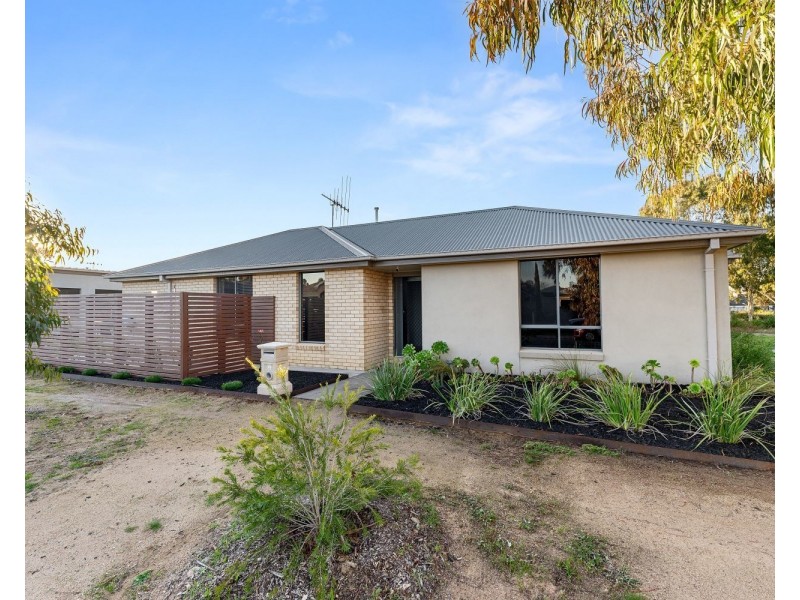 1/4-6 Greenview Circuit, Epsom VIC 3551