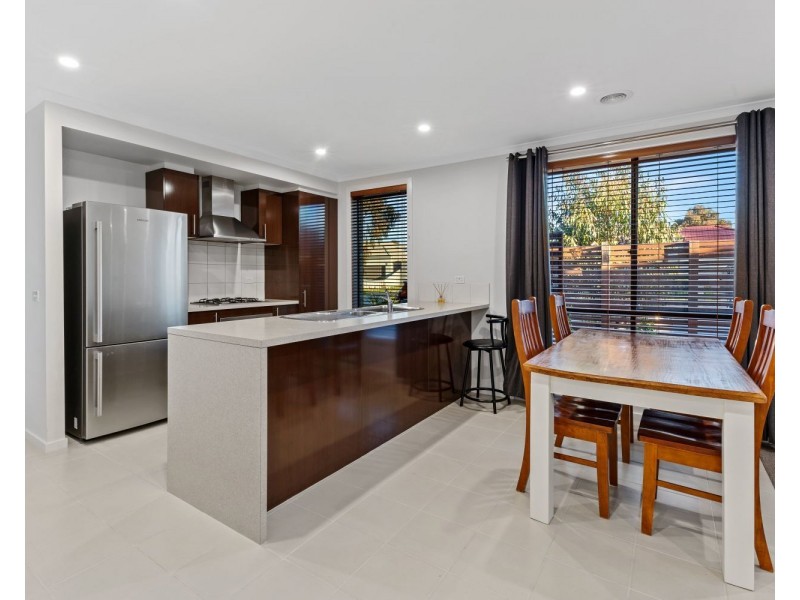 1/4-6 Greenview Circuit, Epsom VIC 3551
