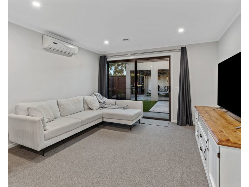 1/4-6 Greenview Circuit, Epsom VIC 3551