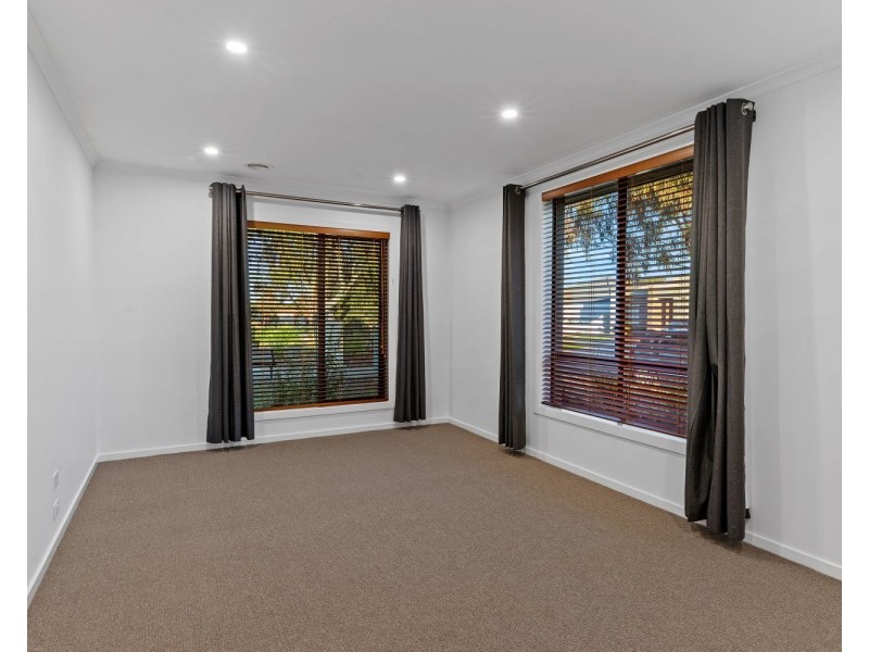 1/4-6 Greenview Circuit, Epsom VIC 3551