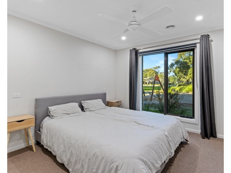 1/4-6 Greenview Circuit, Epsom VIC 3551
