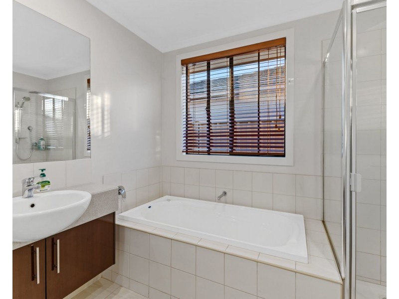 1/4-6 Greenview Circuit, Epsom VIC 3551