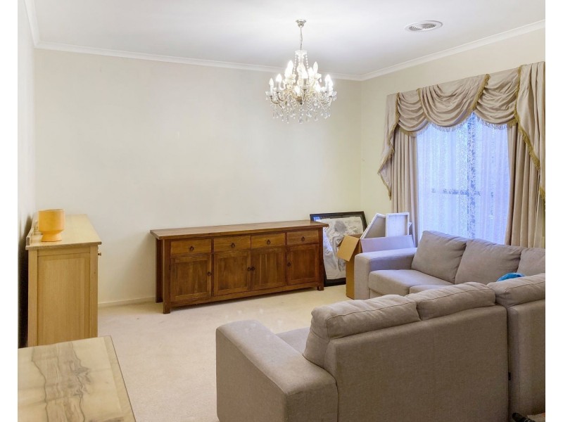 17 Ellesmere Terrace, Strathdale VIC 3550